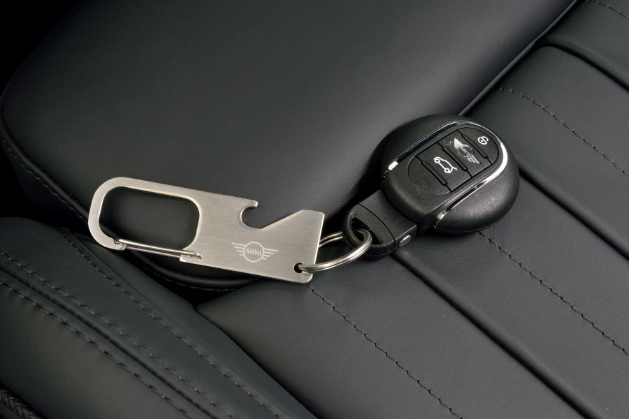 Детали интерьера Mini Cooper S Countryman ALL4 2017 года  (WW) (фото 123 из 138)